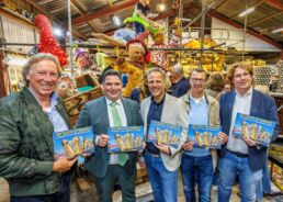 Aanbieden rapport Van traditie tot transitie aan Stichting Vierstromenland