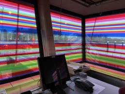 Brugwachtershuisje Middelburg verlicht met gekleurde transparante plakfolie als een lampion.